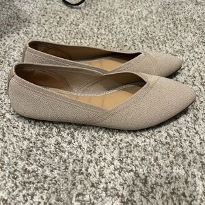 Adorable Kelly & Katie Gold Flats!